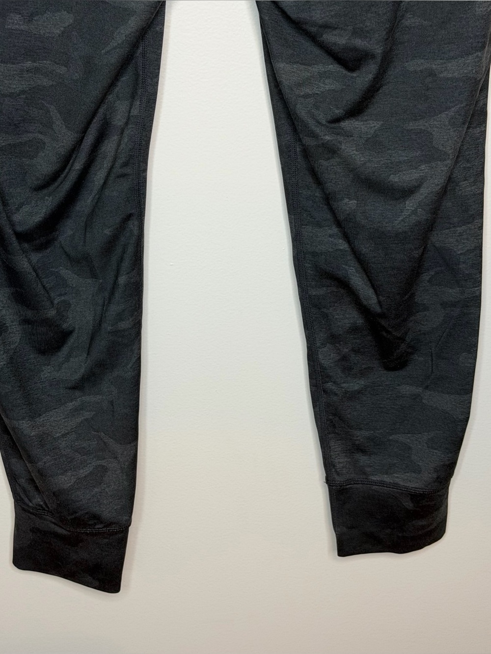 Vuori Sunday Performance Camo Jogger Men’s M/L - Picture 13 of 15